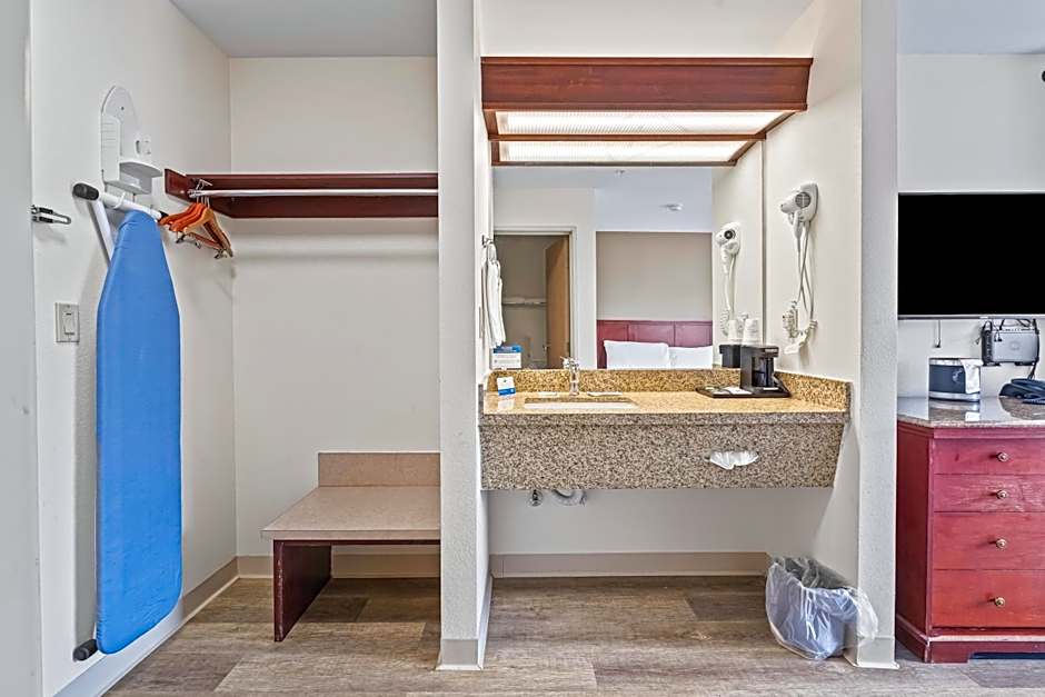 Rodeway Inn & Suites Nampa