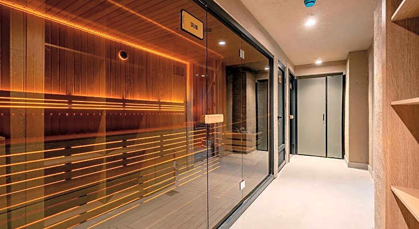 Lara Eyfel Hotel