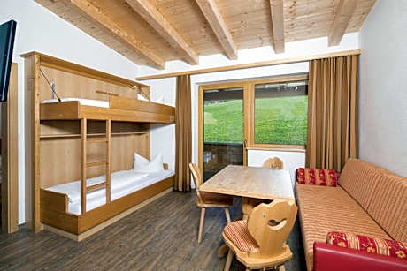 Deluxe Family Room