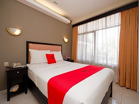 RedDoorz Plus @ Singosari Raya