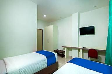 OYO 2382 Wisata Hotel