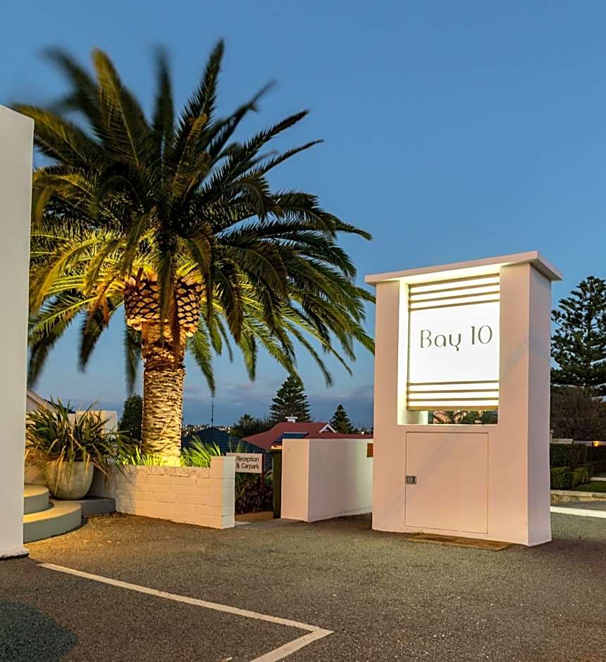 Bay 10 - Suites and Apartments
