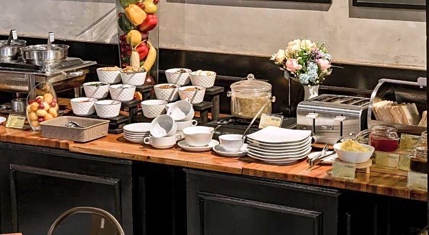 MaxOne Hotels Premier Melawai