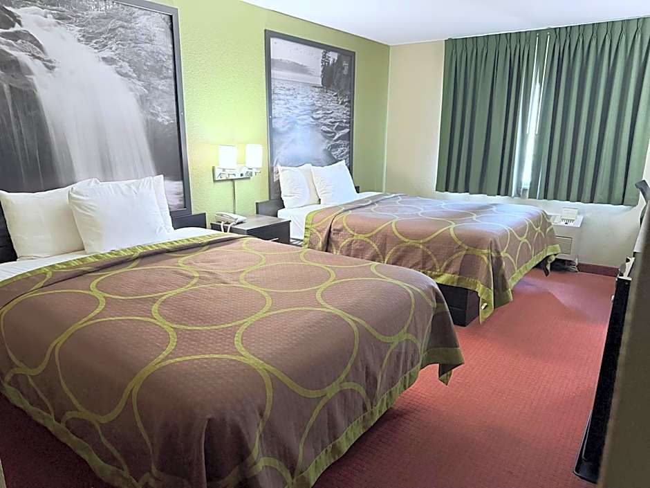 Super 8 by Wyndham Fond Du Lac