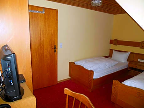 Small Twin Room Street Side