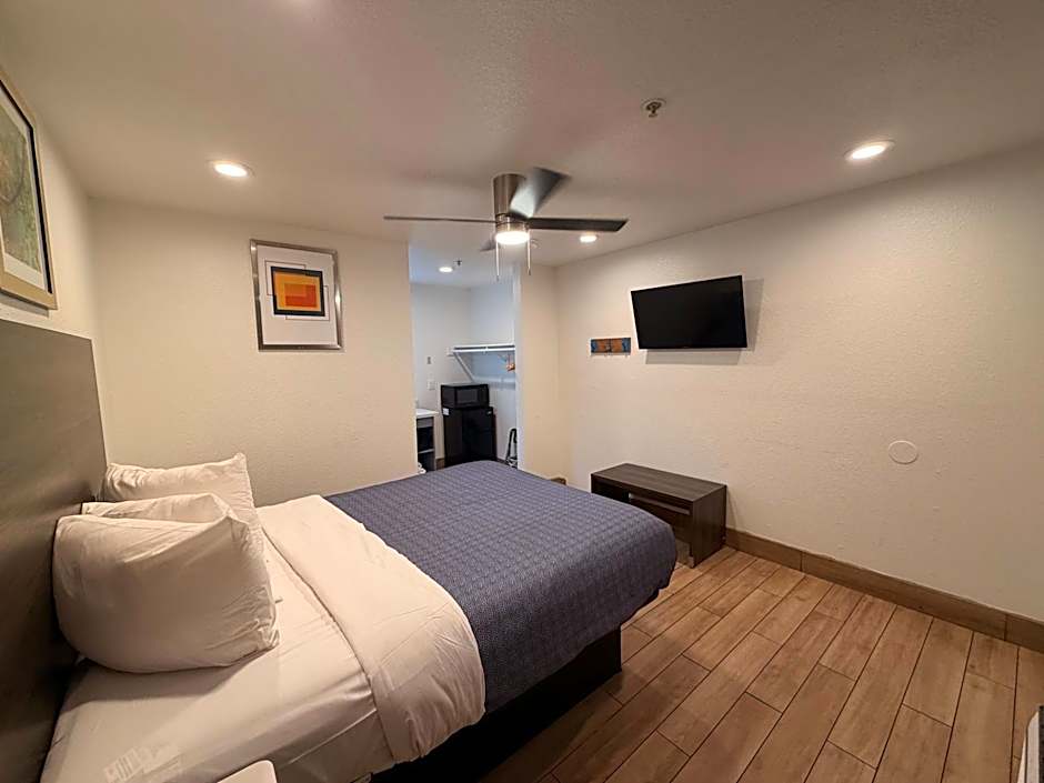 Holland Inn and Suites