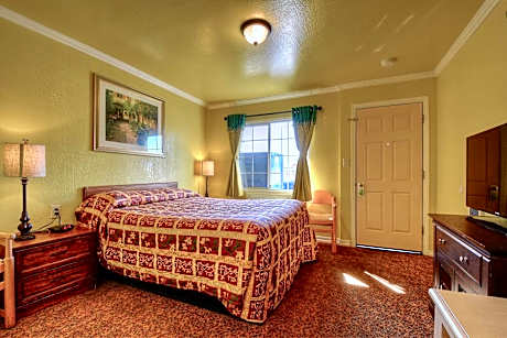 Queen Room - Non-Smoking