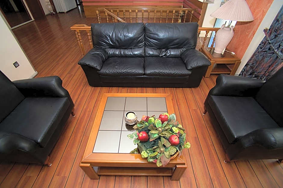 Anemoni Piraeus Hotel