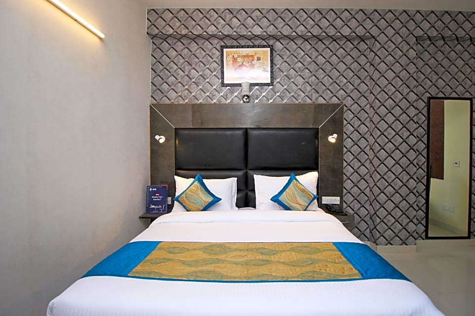 OYO 9146 Hotel Grand Sweet