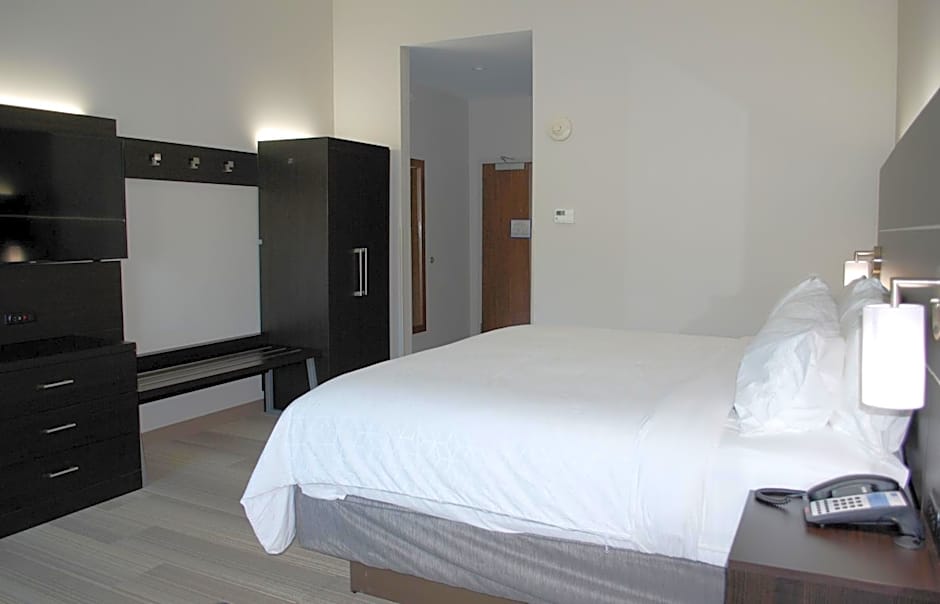 Holiday Inn Express and Suites White Hall By IHG