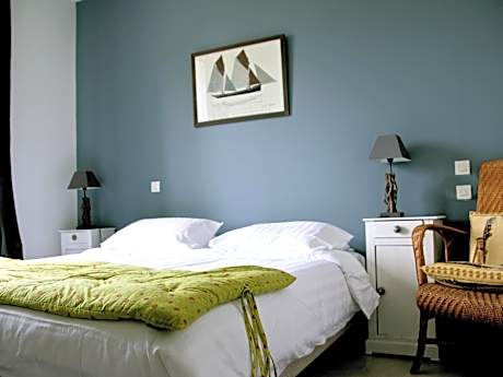 Double or Twin-Ensuite with Bath-Terrace