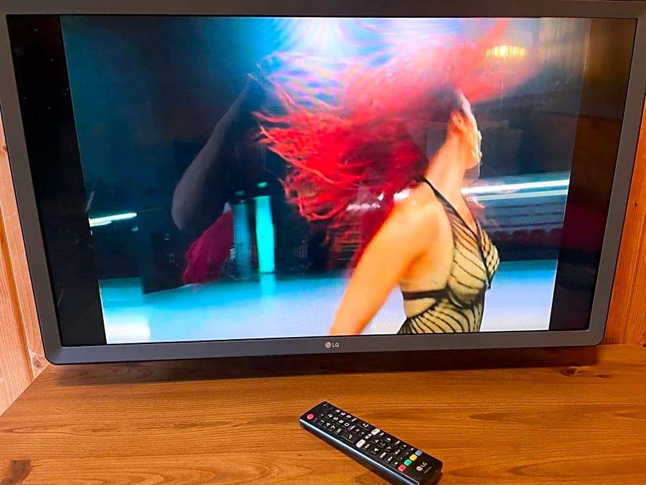 Chalet Superking bed Free Sauna jacuzzi