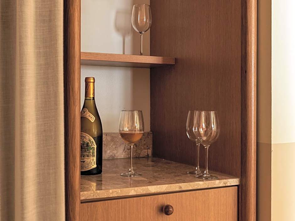 Casa Loma Beach Hotel