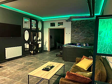 Suite with Hot Tub