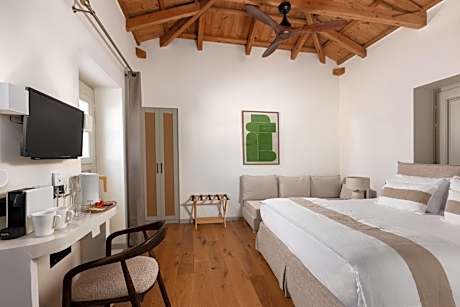 Grand Elegant Triple Room