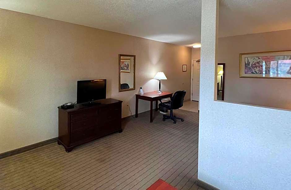 Quality Inn & Suites Grants - I-40