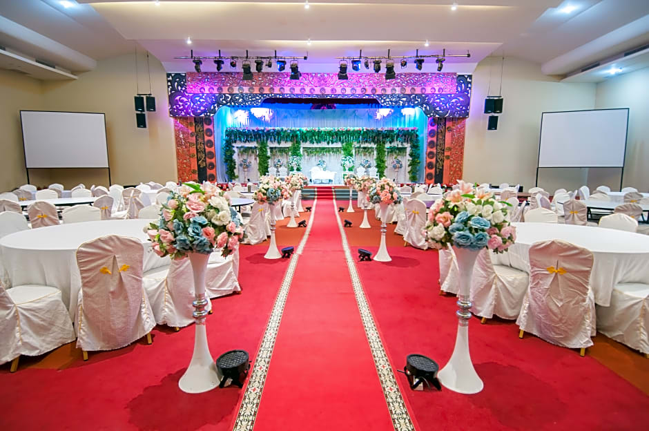 100 Sunset Hotel and Ballroom