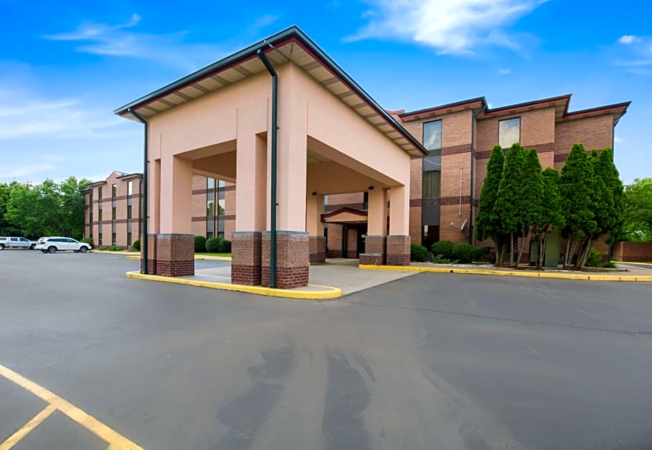 Quality Inn & Suites Sellersburg