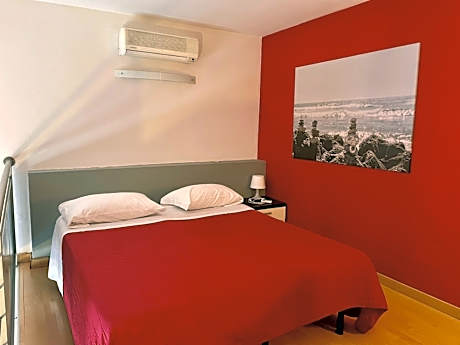 One-Bedroom Apartment - Split Level (3 or 4 adults)