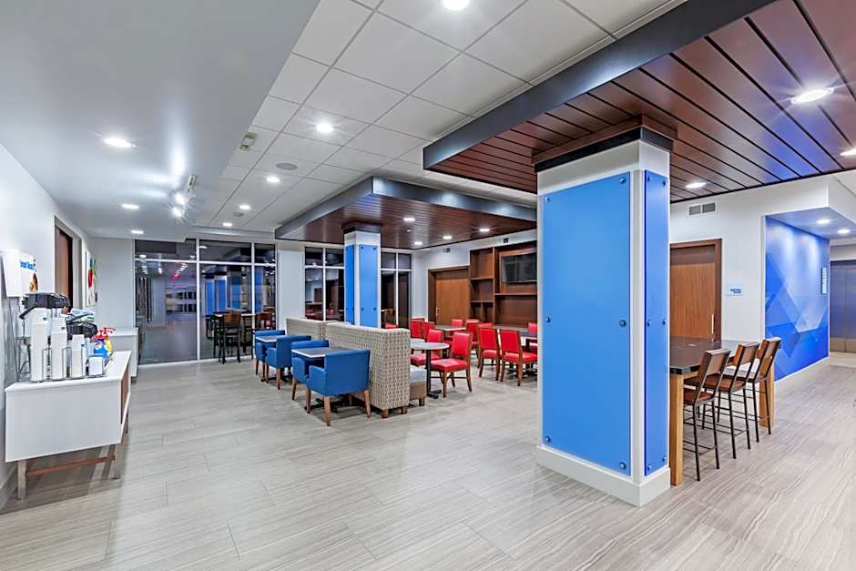 Holiday Inn Express & Suites Coffeyville By IHG