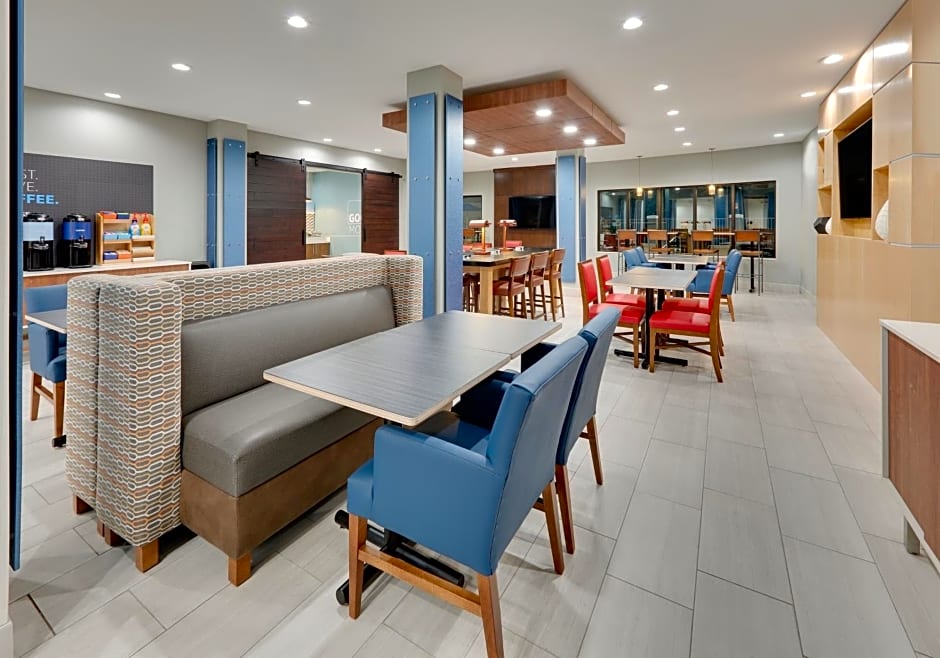 Holiday Inn Express & Suites San Antonio NW Near Seaworld by IHG
