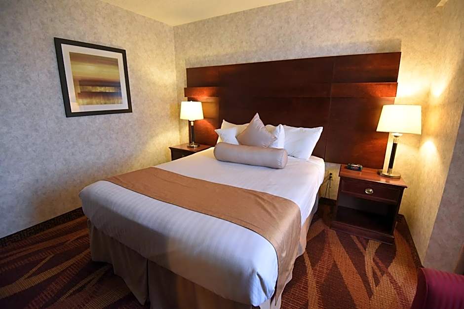 Travelodge by Wyndham Lloydminster