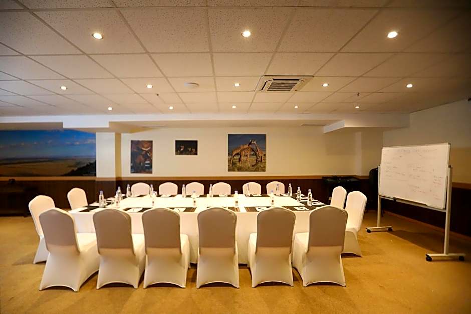Bidwood Suite Hotel, Opposite Sarit Centre