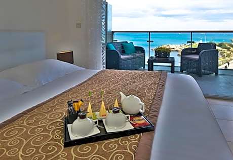 Cap d'Antibes Apartment with Terrace Sea View