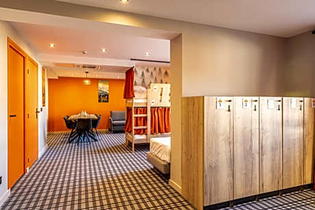 Bed in 10-Bed Mixed Dormitory Room