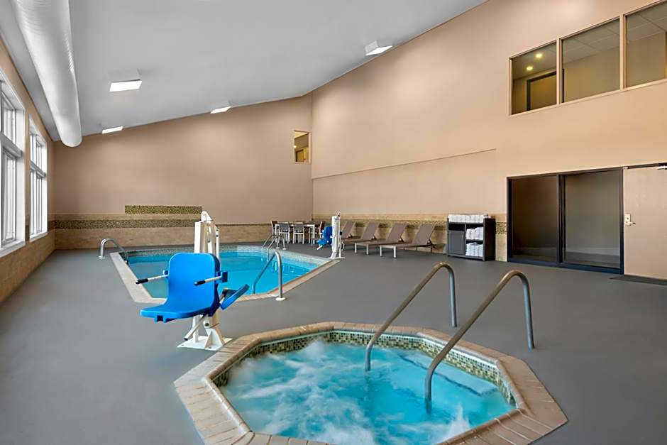 Country Inn & Suites by Radisson, Coon Rapids, MN