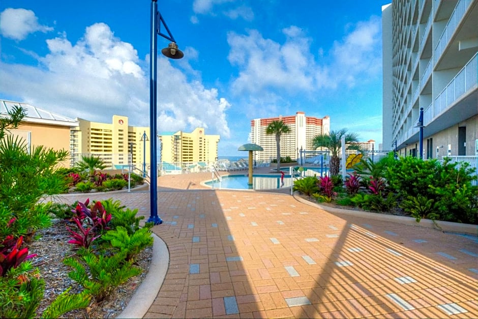 Laketown Wharf 1035 By Aneliya