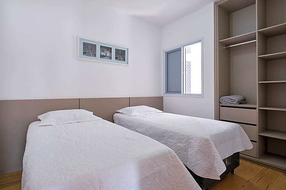 2 QUARTOS com Churrasqueira na Varanda, Piscina, Garagem interna, WiFi 500mbps, Ar Condicionado e Telas de Proteção