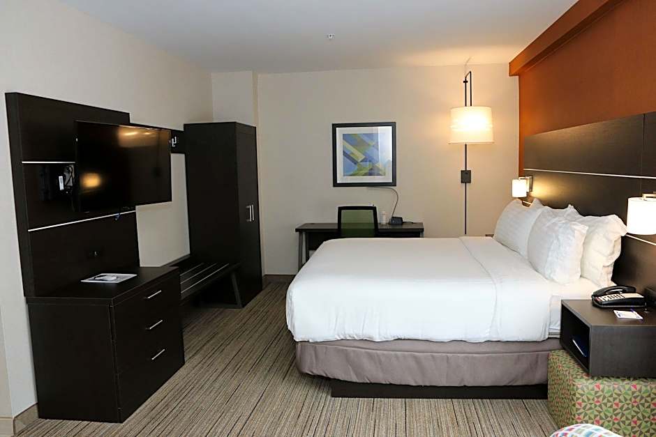 Photo 1 of 2 of 1 King Bed Suite