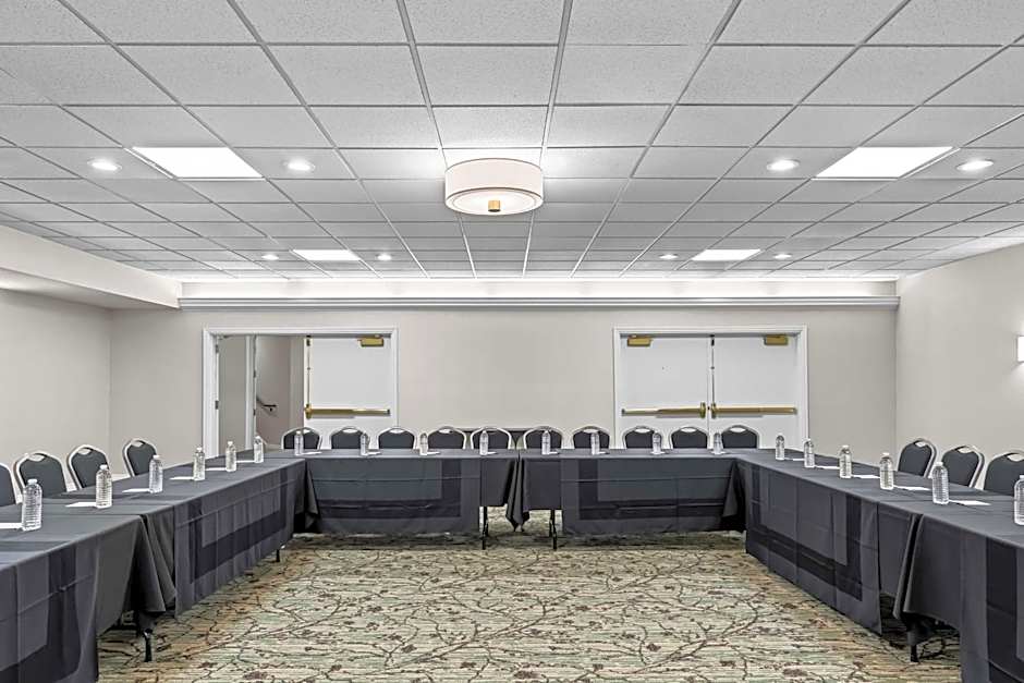 Best Western Plus Plaza Hotel & Conference Center