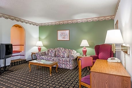 1 King Bed Suite Smoking