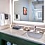 La Quinta Inn & Suites by Wyndham DFW West-Glade-Parks