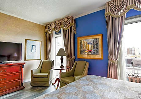 Classic Room, 1 Queen Bed and Glass Shower