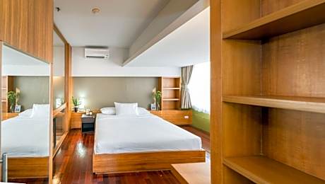 One-Bedroom Corner Suite