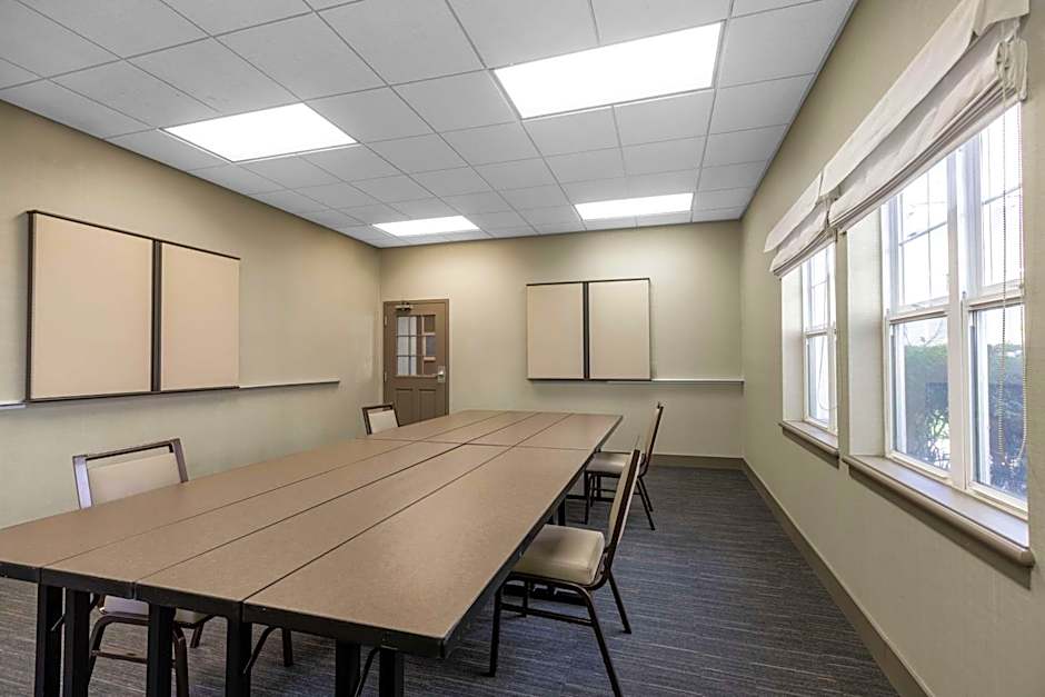 Homewood Suites by Hilton Newark - Fremont