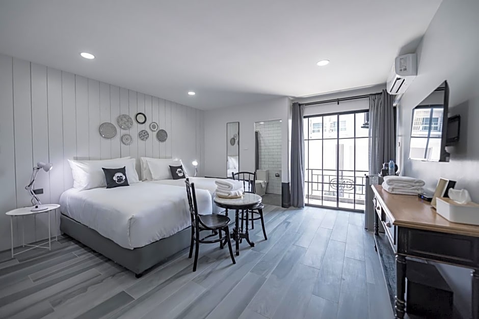 Blu Monkey Boutique Bangsaen