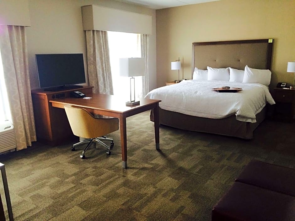 Hampton Inn By Hilton & Suites Pittsburgh/Harmarville