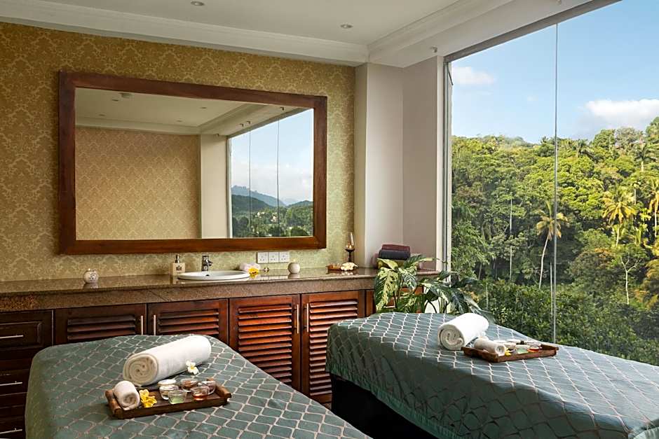 The Golden Crown Hotel