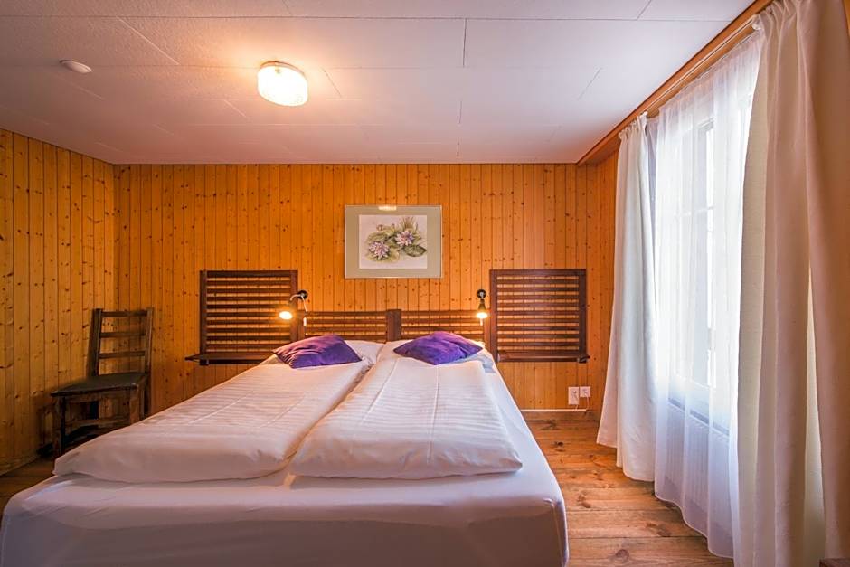 Hotel Tell and Apartments