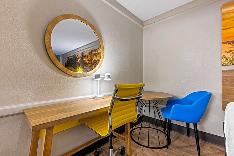 Days Inn by Wyndham Birmingham/West
