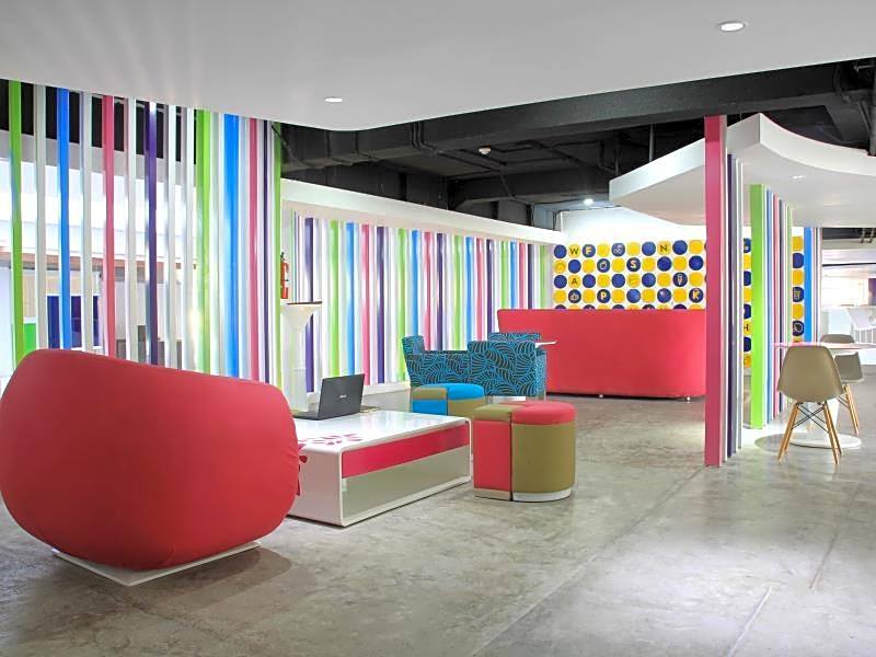 Berry Glee Thematic Hotel