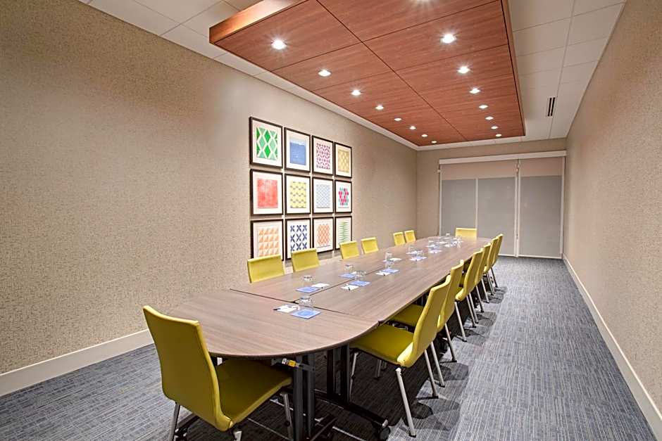 Holiday Inn Express & Suites Sterling By IHG