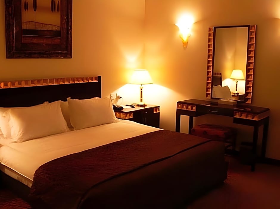 Gloria Hotel & Suites