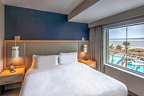 Studio, Beachfront, One King Bed, Sofa Bed with Balcony
