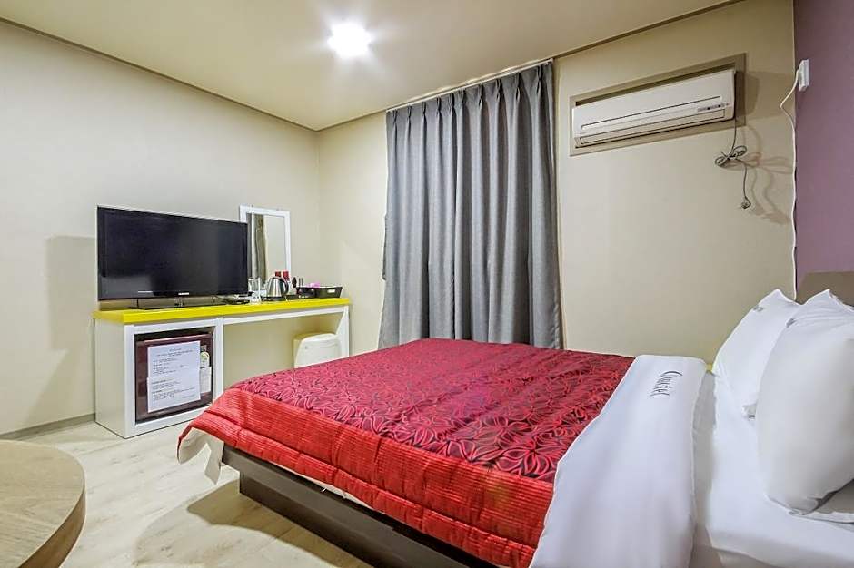 Q Motel Wanju