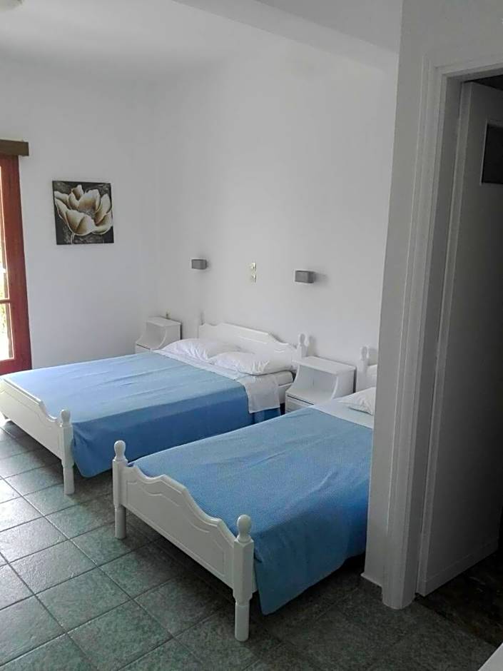 Finikas Santorini